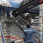 Equipo de emergencia se activó para reparar el puente peatonal de la Av. Simón Bolívar Equipo de emergencia se activó para reparar el puente peatonal de la Av. Simón Bolívar