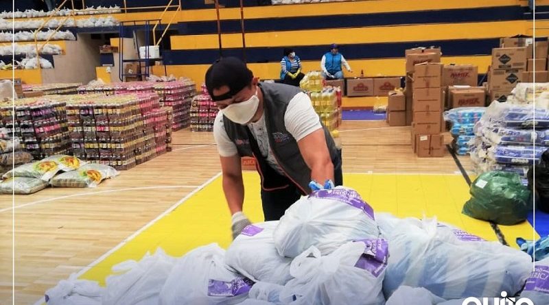 Personal del SIPAQ colabora en el centro acopio de la UPS