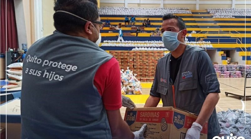Personal del SIPAQ colabora en el centro acopio de la UPS