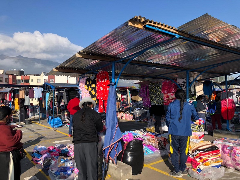 comerciantes no regularizados tienen su feria en el norte de Quito – Quito Informa