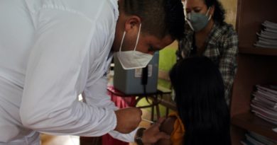 Vacunación escuela Oswaldo Guayasamín