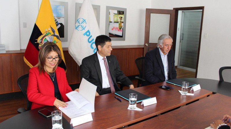 FIRMA CONVENIO PATRONATO Y PUCE