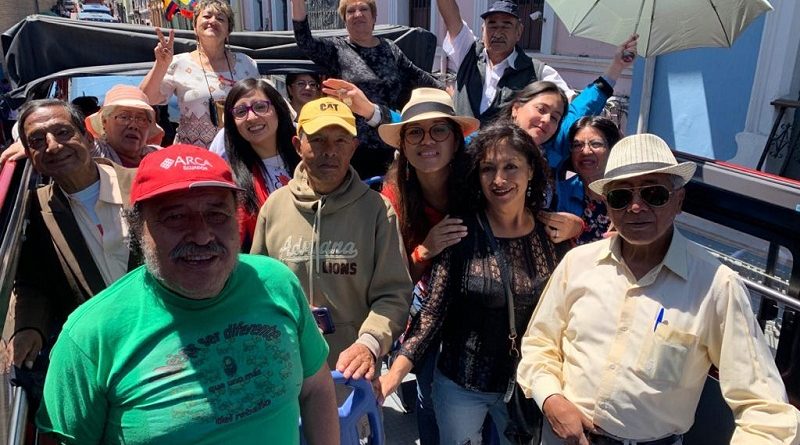 ADULTOS MAYORES QUITO TOUR BUS