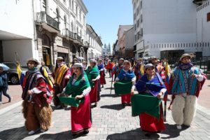 DESFILE DÍA AMOR A QUITO