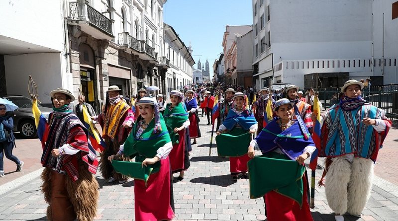 DESFILE DÍA AMOR A QUITO