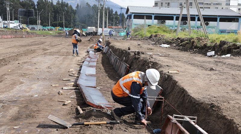 Pavimentación Quitumbe Ñan