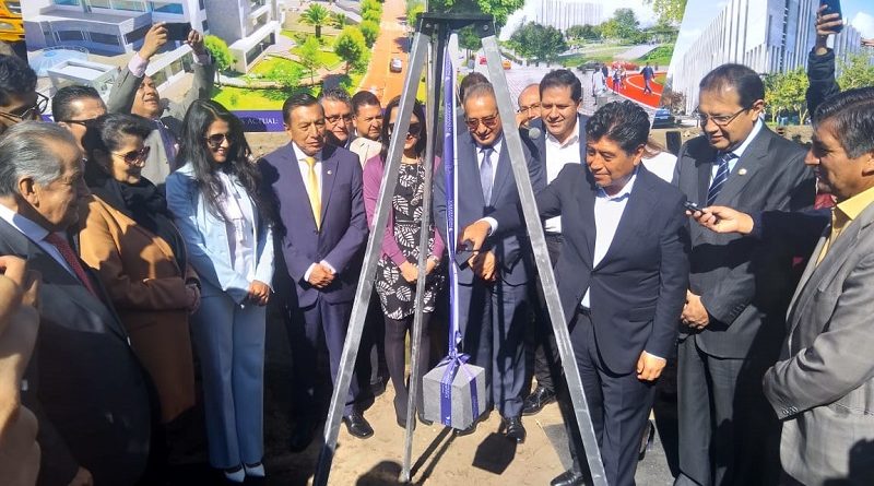 Primera piedra Universidad Indoamérica