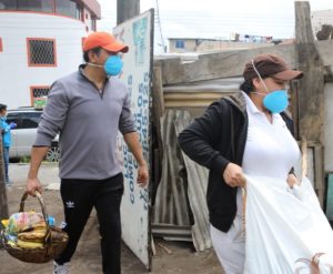 Entrega de mascarillas a la urbe