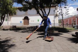 Personal de barrido mantiene limpia la ciudad