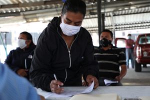 Firma de convenio ACDC y comerciantes calle Loja