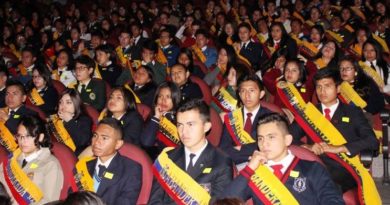 300 estudiantes de los centros educativos municipales acceden a becas otorgadas por el Municipio de Quito