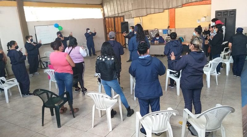 Comerciantes Mercado Cotocollao participan en taller violencia