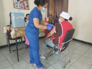 Vacunación en centros comerciales del ahorro