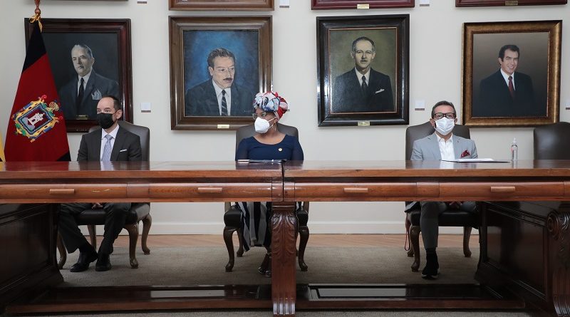 Mención Marieta Veintimilla Dr Paredes