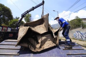 40 contenedores dañados La Gasca