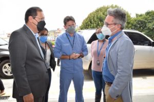Alcalde visitó pacientes del HCAM