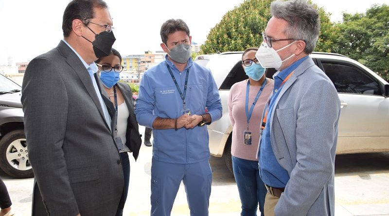 Alcalde visitó pacientes del HCAM