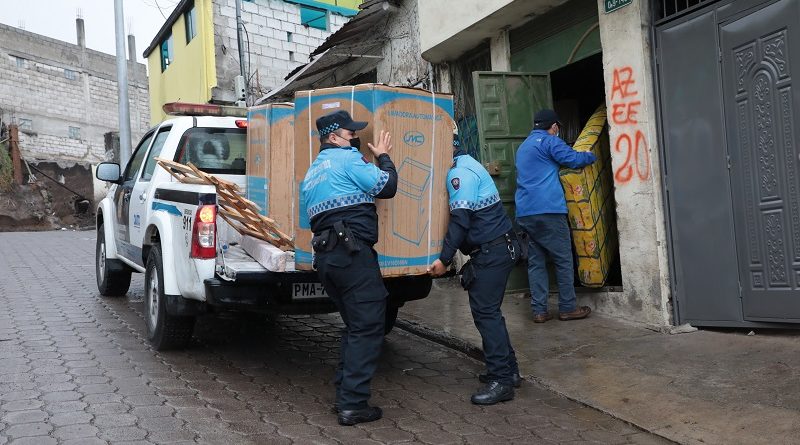 Entrega de menaje de casa La Gasca