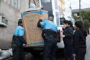 Entrega de menaje de casa La Gasca