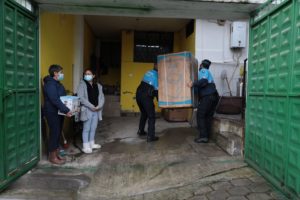 Entrega de menaje de casa La Gasca