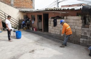 Materiales de construcción entregados a familias de La Gasca