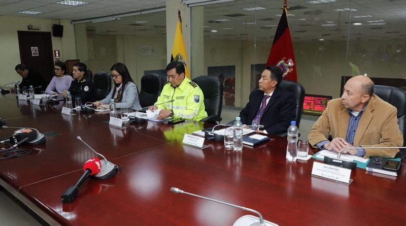 Rueda de prensa feriado Bicentenario