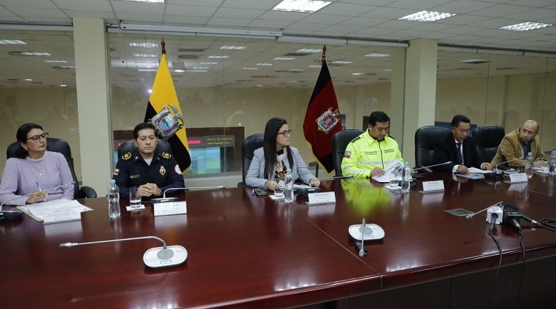 Rueda de prensa feriado Bicentenario