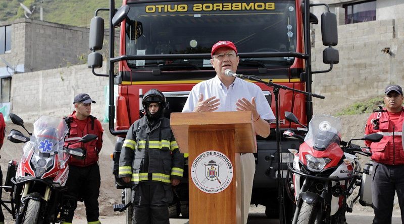 Primera piedra estación de bomberos Perucho