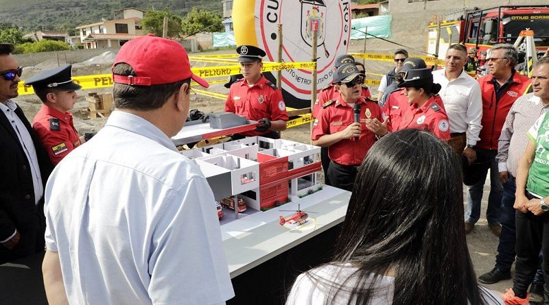 Primera piedra estación de bomberos Perucho