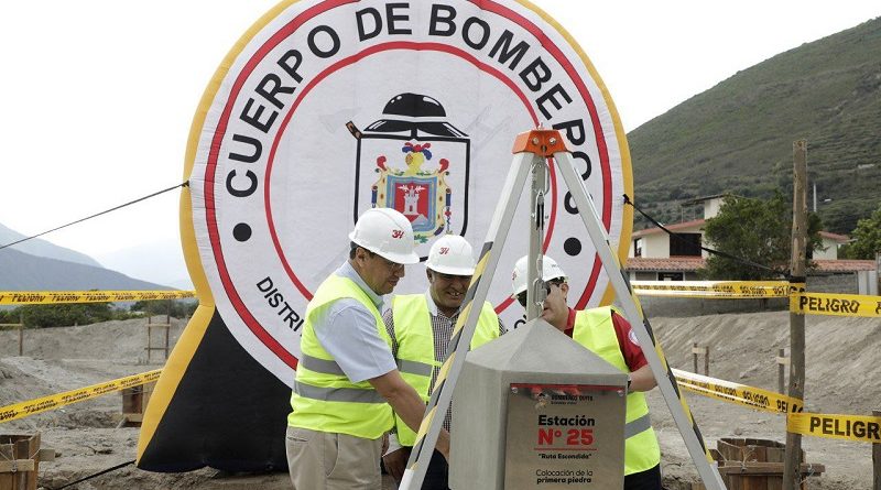 Primera piedra estación de bomberos Perucho