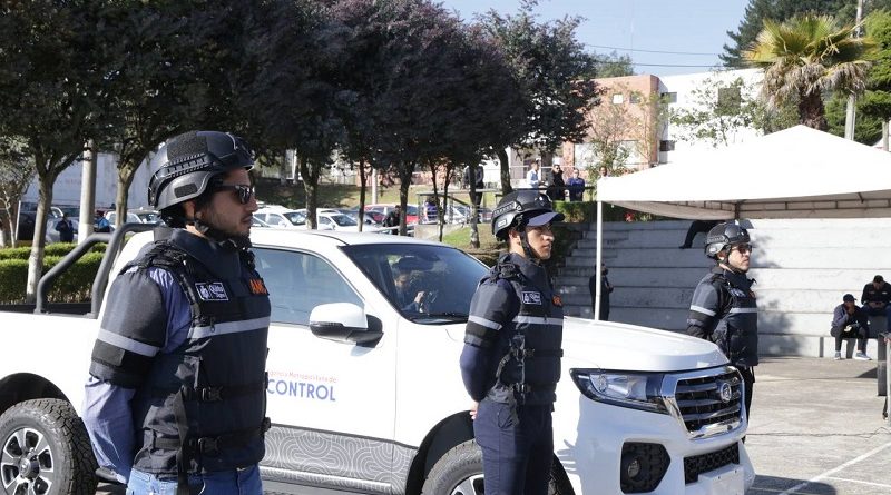 Entrega vehículos e indumentaria AMC