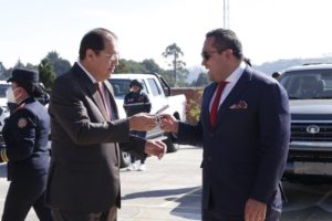 Entrega vehículos e indumentaria AMC