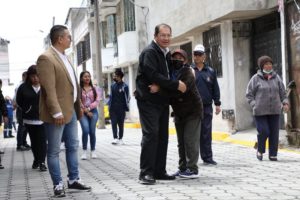 Entrega de adoquinados La Ecuatoriana