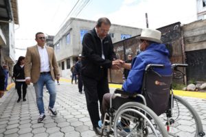 Entrega de adoquinados La Ecuatoriana