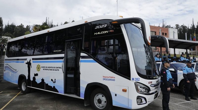 Entrega vehículos CACM y Secretaría de Seguridad