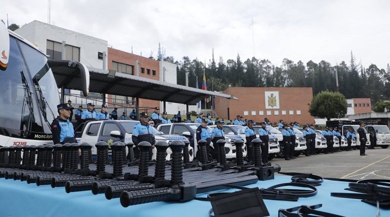 Entrega vehículos CACM y Secretaría de Seguridad