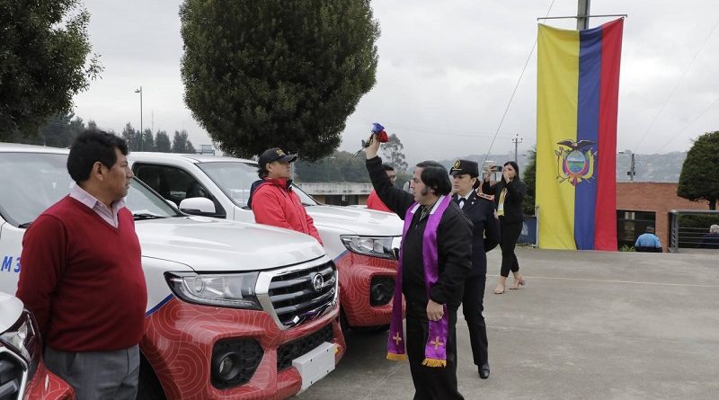 Entrega vehículos CACM y Secretaría de Seguridad