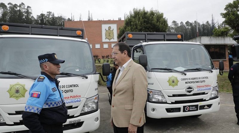Entrega vehículos CACM y Secretaría de Seguridad