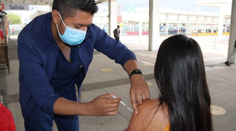 Punto de vacunación permanente en estación Metro El Labrador