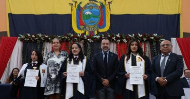 Graduación estudiantes UEM Benalcázar promoción 67