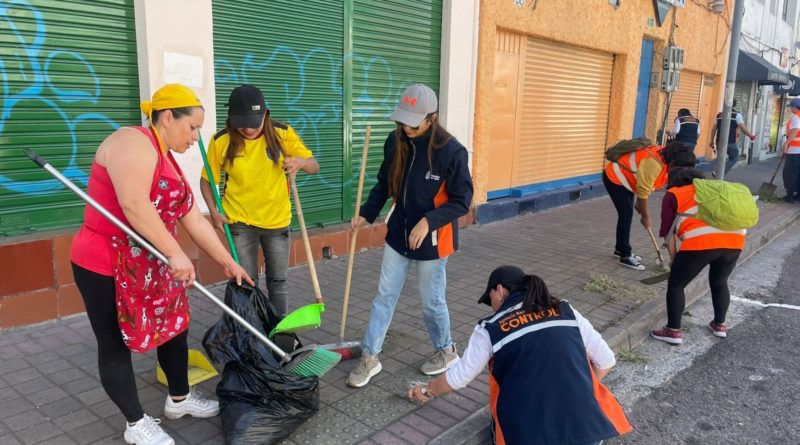 Trabajo Comunitario: una nueva alternativa para el pago de multas para comerciantes en Quito