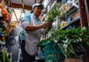 Las yerbateras del Mercado San Francisco son una tradición ancestral de Quito