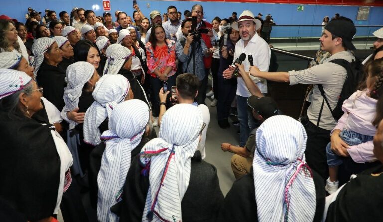 Una serenata en el Metro de Quito rindió homenaje a las madres