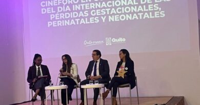 Quito se iluminó en la “Ola de Luz” en memoria de los bebés que se fueron antes o poco después de nacer Quito se iluminó en la “Ola de Luz” en memoria de los bebés que se fueron antes o poco después de nacer