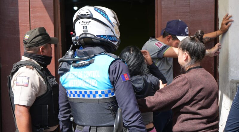 Operativos coordinados por el Municipio dejan un detenido, clausuras, decomiso de sustancias y retiro de libadores