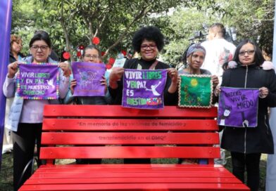 ‘Bancas Rojas’: nuevos espacios de memoria y cuidado en Quito