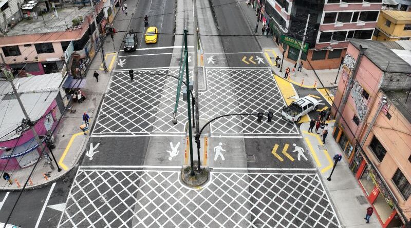 Nuevo cruce peatonal accesible mejora la seguridad vial en La Lucha de Los Pobres