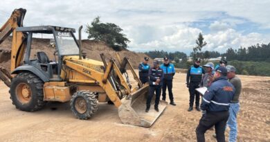 AMC retiene maquinaria e inicia sanción por arrojar escombros en quebrada de El Inga