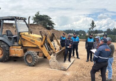 AMC retiene maquinaria e inicia sanción por arrojar escombros en quebrada de El Inga