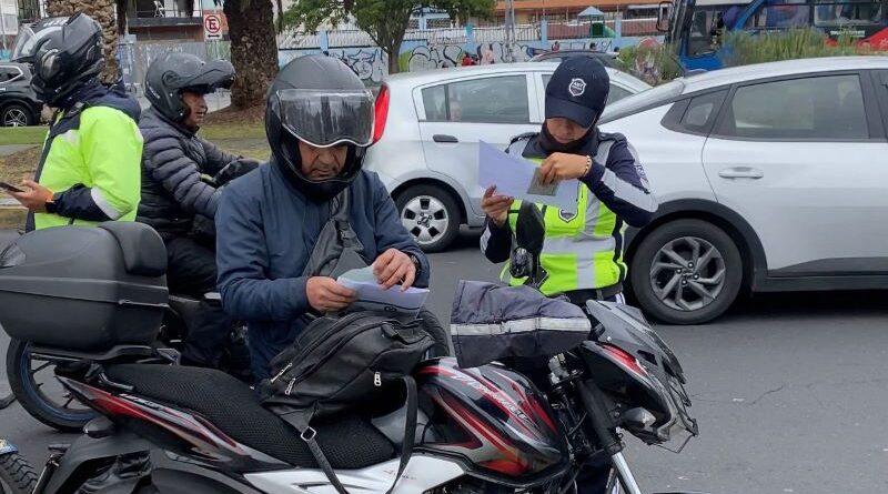 Operativos a motociclistas continúan en Quito: la seguridad vial se refuerza con apoyo internacional Operativos a motociclistas continúan en Quito: la seguridad vial se refuerza con apoyo internacional